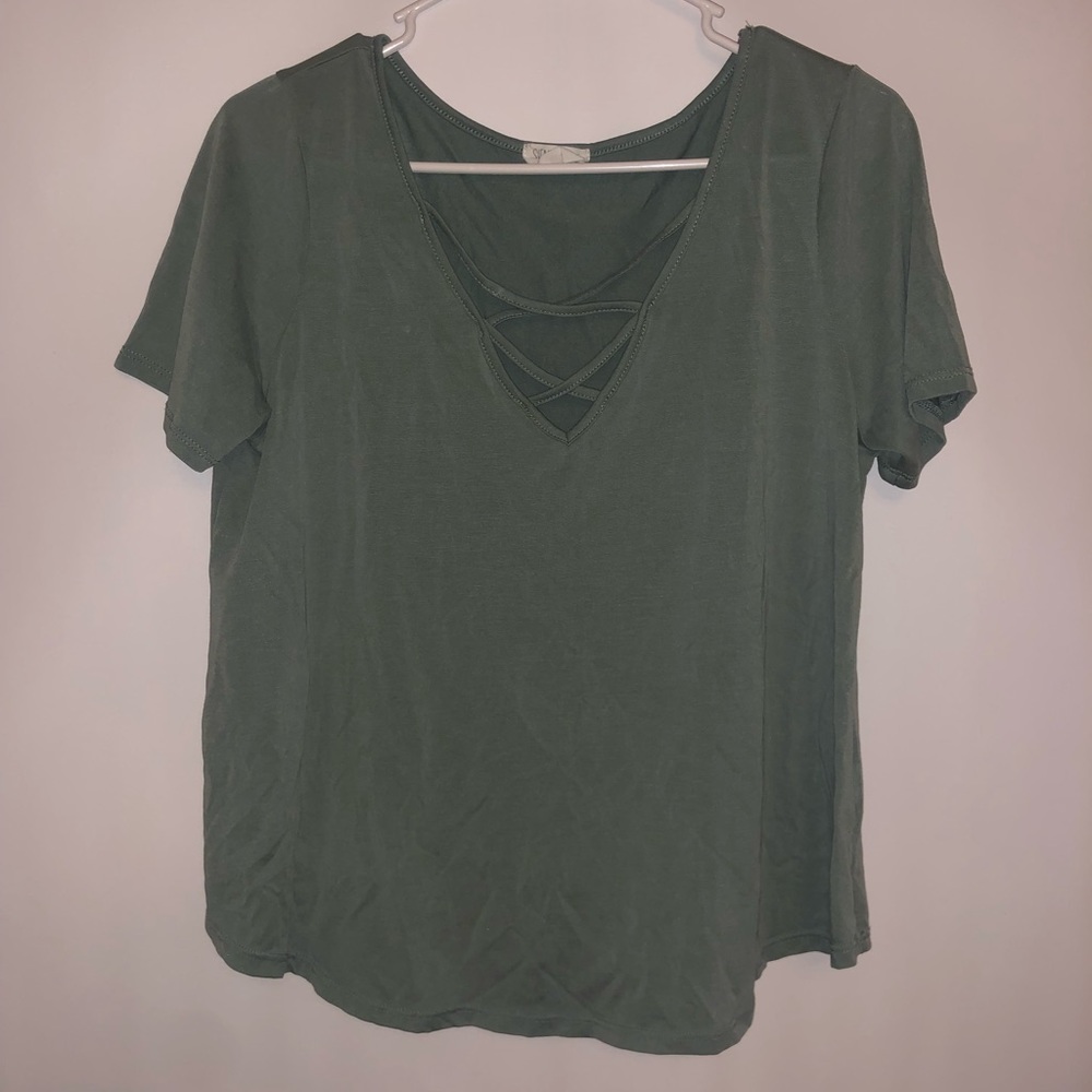 Shirt crosses in front